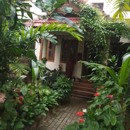 Heavenly Homestay Kochi Buitenkant foto
